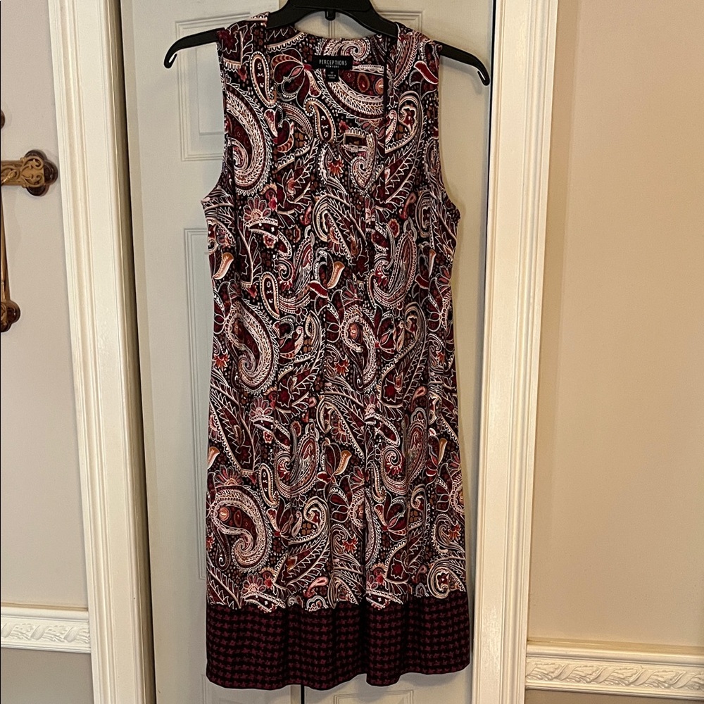Chic Paisley Midi Dress in Black and Red
